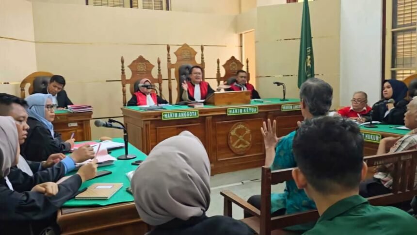 Majelis Hakim dan Jaksa Penuntut Umum (JPU) dalam sidang perkara di Pengadilan Negeri Medan, (11/3/2025). (rz/ho)