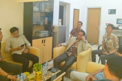 Perwakilan dari 11 organisasi yang tergabung dalam AMPB—termasuk KAMI DPP, Garis Sulsel, dan HMI Komdak—bersepakat untuk melanjutkan aksi dan pertanyakan tender BBM PT Pelni 2024, (15/3/2025).