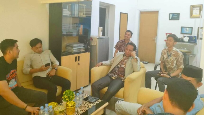 Perwakilan dari 11 organisasi yang tergabung dalam AMPB—termasuk KAMI DPP, Garis Sulsel, dan HMI Komdak—bersepakat untuk melanjutkan aksi dan pertanyakan tender BBM PT Pelni 2024, (15/3/2025).