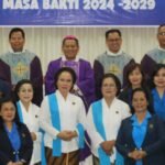 Wanita Katolik Republik Indonesia (WKRI) Dewan Pengurus Daerah (DPD) Sulawesi Selatan dalam sebuah seremoni di Aula MGR. Schneiders, CICM, Jalan Muh Thamrin, Kota Makassar, Selasa (18/3/2025). (pl/mp)