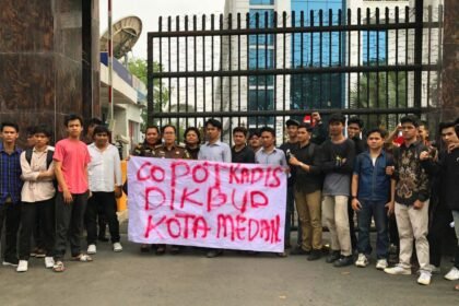 HIPMASU gelar aksi menuntut transparansi dalam proses tender Event Organizer (EO) Ramadan Fair XIX di Kota Medan, (18/3/2025).