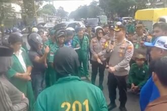 Aksi unjuk rasa buruh maritim di Makassar, Maret 2025.