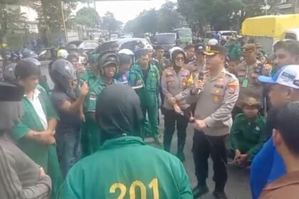 Aksi unjuk rasa buruh maritim di Makassar, Maret 2025.