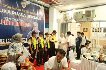 PT. PESAT GATRA 93 gelar buka puasa dan berbagi paket.