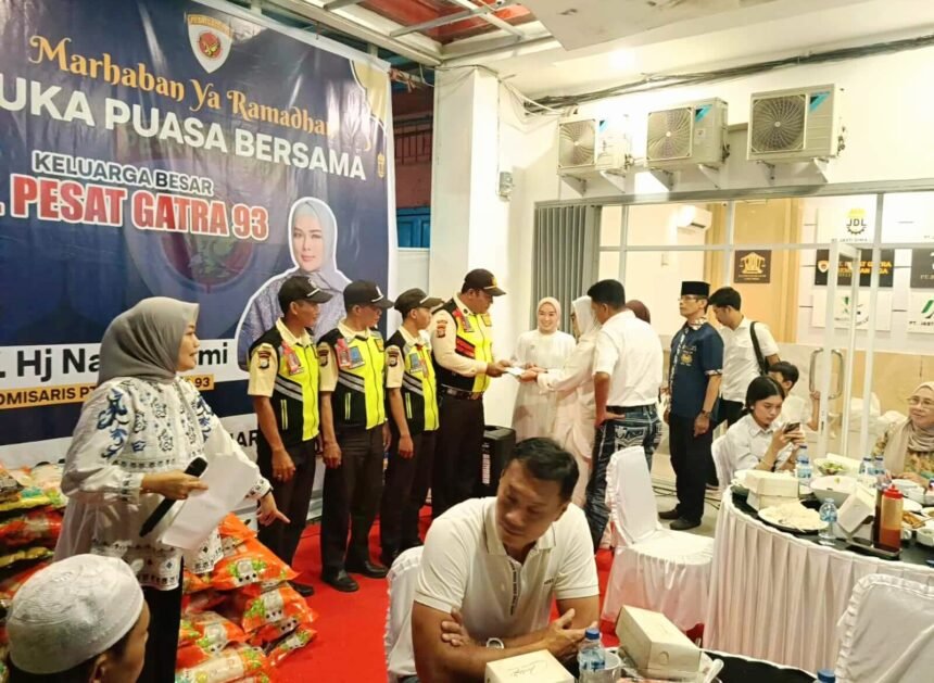 PT. PESAT GATRA 93 gelar buka puasa dan berbagi paket.