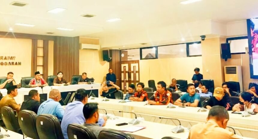 Rapat Dengar Pendapat (RDP) yang berlangsung pada Senin (24/3/2025) di DPRD Kota Makassar terkait PHK massal.
