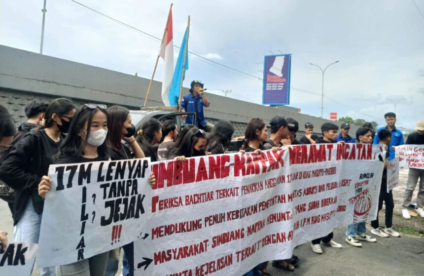 IPPEMSI Makassar gelar aksi di Kejati dan DPRD Sulsel, desak transparansi kasus penarikan anggaran jalan Masuppu-Pasobbo, (26/3/2025).