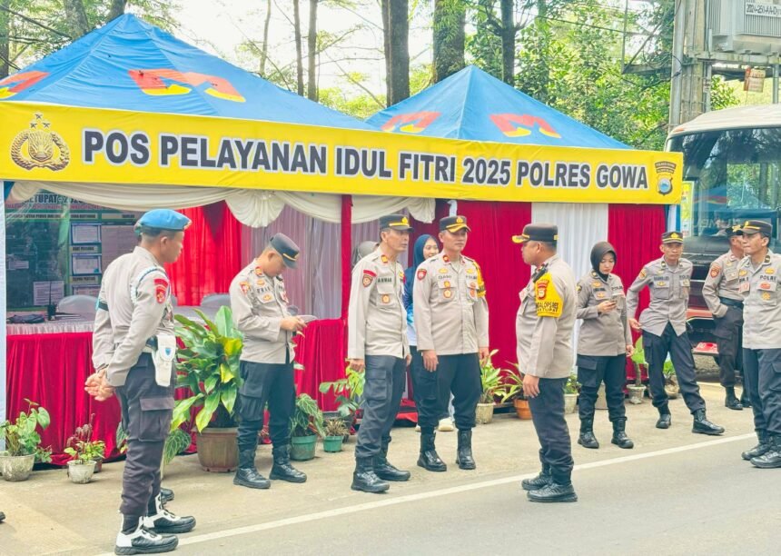 Wakapolres Gowa tinjau Pos Pelayanan Operasi Ketupat 2025 di Malino, Kecamatan Tinggimoncong, serta di Rest Area Bontojai, Kecamatan Parangloe, Kabupaten Gowa, (28/3/2025).