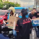 LSM Garda Timur Indonesia (GTI) menggelar kegiatan berbagi takjil bagi masyarakat di Manado.