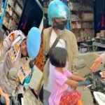 Anak yang ditinggal di atas motor, orangtua ditegur Polwan Gowa di tengah kemacetan, (30/4/2025).