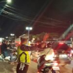 Polisi Lalu Lintas (Polantas) diterjunkan untuk memastikan kelancaran dan keamanan pemudik yang melintasi wilayah Kabupaten Maros. (Foto: Polres Maros)