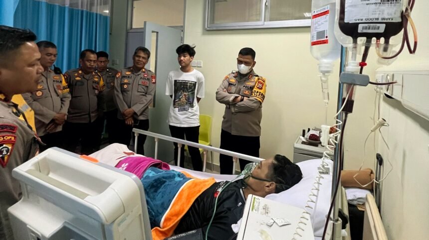 Solidaritas Polisi Gowa, Kapolres Besuk Personel Terbaring Sakit 1 Solidaritas Polisi Gowa, Kapolres Besuk Personel Terbaring Sakit