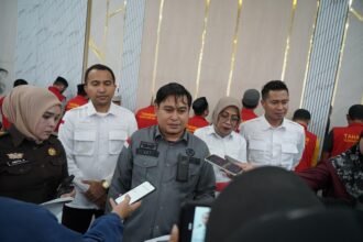 Kejari Gowa terima 3 tersangka baru kasus uang palsu, (8/4/2025). (Sumber: Penkum Kejati Sulsel/HO)