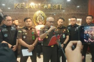 Dirut PT KIP resmi tersangka korupsi proyek air limbah Makassar. Penetapan tersangka dilakukan oleh penyidik Asisten Tindak Pidana Khusus (Pidsus) Kejati Sulsel pada Rabu, 9 April 2025.