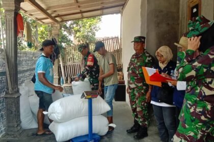 TNI dampingi Bulog serap gabah petani di Boyolali, (9/4/2025).