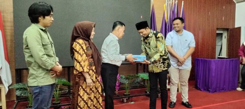 Acara pelepasan Arsil Bagenda di Pendopo Rumah Jabatan Bupati Enrekang, Selasa (8/4/2025), yang purna tugas usai 34 tahun mengabdi sebagai ASN di Enrekang.