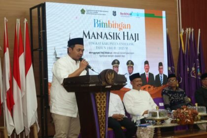 Wakil Bupati Enrekang, Andi Tenri Liwang La Tinro, secara resmi membuka kegiatan Bimbingan Manasik Haji tingkat Kabupaten Enrekang.