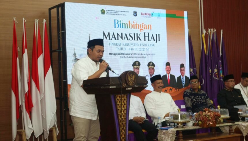 Wakil Bupati Enrekang, Andi Tenri Liwang La Tinro, secara resmi membuka kegiatan Bimbingan Manasik Haji tingkat Kabupaten Enrekang.