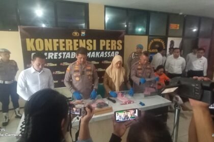 Konferensi pers digelar pada Senin (14/4/2025) di Polrestabes Makassar terkait kasus penculikan, penyekapan, dan pemerkosaan terhadap seorang anak perempuan berusia 12 tahun.