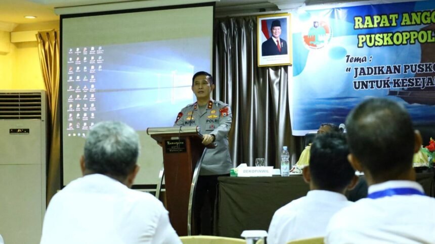 Kapolda Sulsel hadiri RAT Puskoppolada ke-52 di Hotel Ramayana, Jalan Gunung Bawakaraeng No. 121, Makassar, pada Rabu (16/4/2025).