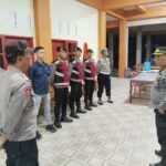 Jajaran Polres Enrekang melaksanakan pengamanan di Gereja Toraja Jemaat Imanuel, Enrekang, pada Kamis malam lalu (17/4/2025).