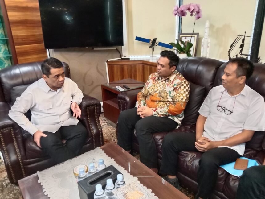 Wabup Enrekang temui Wamendes Ahmad Riza Patria, (17/4/2025).