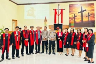 Polres Bulukumba memastikan keamanan dan kenyamanan umat Kristiani yang sedang menjalankan ibadah, (18/4/2025).