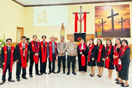 Polres Bulukumba memastikan keamanan dan kenyamanan umat Kristiani yang sedang menjalankan ibadah, (18/4/2025).