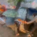 Polwan Polres Gowa bantu evakuasi pengendara bentor yang terperosok ke saluran air, (18/4/2025).
