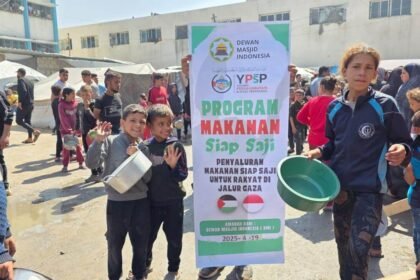 Aksi nyata DMI lawan kelaparan di tengah blokade, Gaza Utara, (18-19/4/2025) | Sumber: Relawan Dewan Masjid Indonesia (DMI).