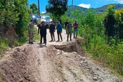 Bupati Enrekang tinjau jalan dan jembatan di Bungin, (20/4/2025).