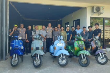 Kapolres Gowa jalin silaturahmi dengan komunitas vespa di Warkop Chill House, Kelurahan Manggarupi, Kecamatan Somba Opu, Kamis (24/4/2025).