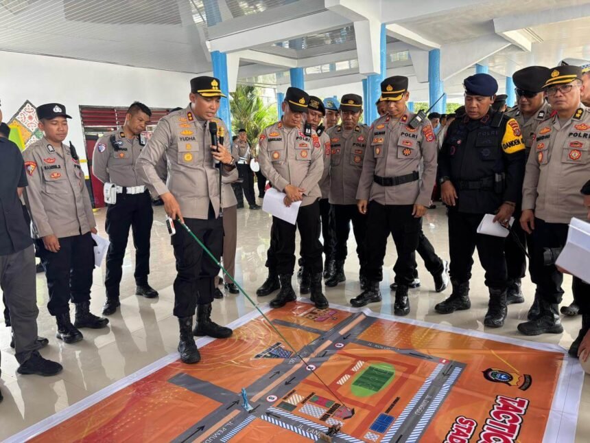 Kapolres Kolaka, AKBP Yudha Widyatama Nugraha, S.I.K., M.H., CPM pimpin Tactical Floor Game (TFG), (24/4/2025).