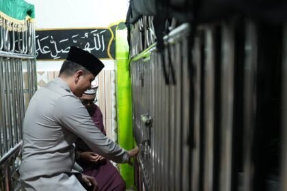 Kapolres Gowa ziarah ke makam Syekh Yusuf di Kelurahan Katangka, Kecamatan Somba Opu, Kabupaten Gowa, Jumat (25/4/2025).