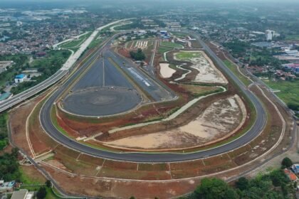 PT Hakaaston selesaikan pengaspalan jalur uji kendaraan. (Dok. HKA/HO)