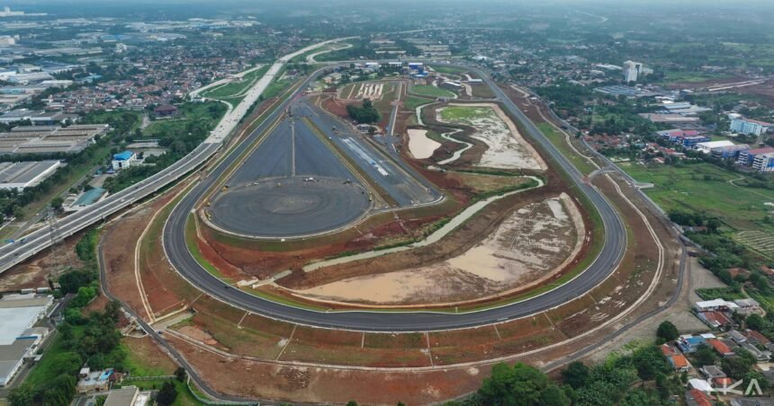 PT Hakaaston selesaikan pengaspalan jalur uji kendaraan. (Dok. HKA/HO)