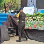 Tim penjinak bom amankan lokasi di Stadion Gelora 45 Kabupaten Kolaka Sulawesi Tenggara, (24/4/2025).