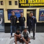 Dua pria asal Desa Taccorong, Kecamatan Gantarang, Kabupaten Bulukumba, Sulawesi Selatan, ditangkap polisi usai diduga melakukan penganiayaan.