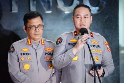 Kepala Biro Penerangan Masyarakat Divisi Humas Polri, Brigjen Pol Trunoyudo Wisnu Andiko dalam keterangan pers di Jakarta (28/4/2025), terkait insiden Sungai Rawara Distrik Moskona, Kabupaten Teluk Bintuni, Papua Barat.