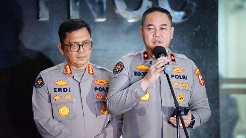 Kepala Biro Penerangan Masyarakat Divisi Humas Polri, Brigjen Pol Trunoyudo Wisnu Andiko dalam keterangan pers di Jakarta (28/4/2025), terkait insiden Sungai Rawara Distrik Moskona, Kabupaten Teluk Bintuni, Papua Barat.