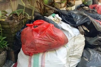 Warga Makassar resah akibat penumpukan sampah, April 2025. (R35/HO)