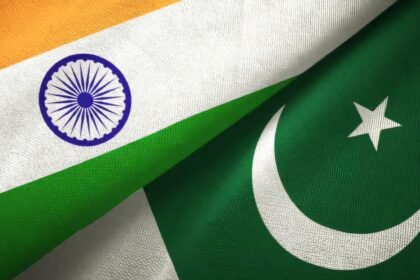 Ilustrasi bendera India dan Pakistan.
