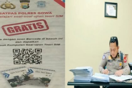 Satpas Polres Gowa bagikan e-book yang dapat diunduh melalui kode QR berisi soal latihan secara gratis bagi calon pemohon SIM.