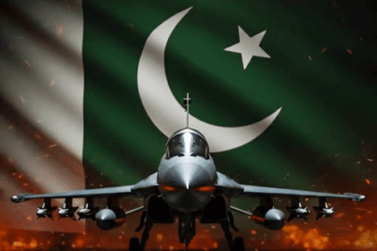 Atas: Jet tempur JF-17 Thunder buatan China milik Angkatan Udara Pakistan dengan latar bendera nasional, simbol unjuk kekuatan baru dalam konflik udara Asia Selatan. Bawah kiri: Jet tempur Rafale milik India, salah satu dari lima pesawat tempur tercanggih yang dilaporkan ditembak jatuh dalam konfrontasi terbaru. Bawah kanan: Puing pesawat tempur India yang terbakar, menandai salah satu kerugian udara terburuk dalam sejarah India dan simbol guncangan bagi reputasi teknologi militer Barat.