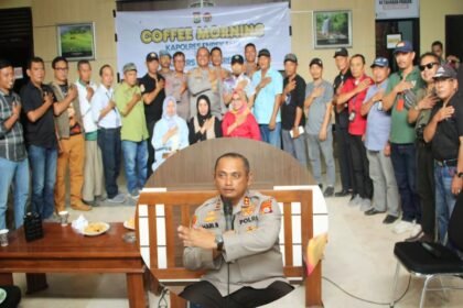 Coffee morning Polres Enrekang bersama insan Pers, (21/5/2025). Kolase: Kapolres Enrekang AKBP Budi Hariyanto.