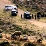 Dijaga oleh pasukan pendudukan Israel, para pemukim menyerang warga Badui Palestina di daerah Wadi al-Maghayer di pinggiran desa Asira al-Qibliya, selatan Nablus, (30/4/2025). (qudsn/ho/mp)