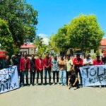 Demo tolak Koperasi di depan Polres Pulau Buru, (2/5/2025).