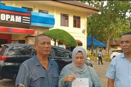 Pelapor Mimi Herlina NST, didampingi kuasa hukumnya Hans Silalahi, SH, MH, pada Rabu (7/5) siang lalu.