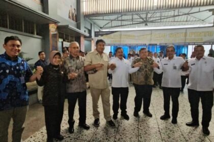 Menteri Perumahan dan Kawasan Permukiman Maruarar Sirait bersama Menteri Imigrasi dan Pemasyarakatan Agus Andrianto di Lapas Kelas I Cipinang, Jakarta, Rabu (7/5/2025).