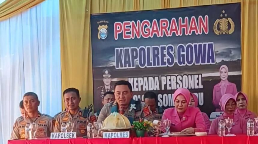 Kapolres Gowa ke Polsek Somba Opu tekankan profesionalisme dan kolaborasi, (9/5/2025). (tim)